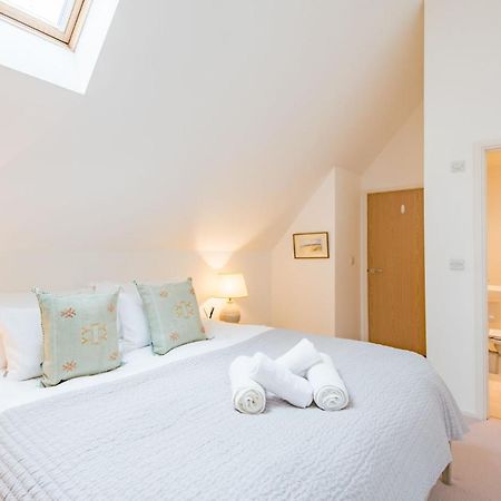 The Loft At Emperor Court By Bloom Stays แคนเทอร์เบอรี ภายนอก รูปภาพ